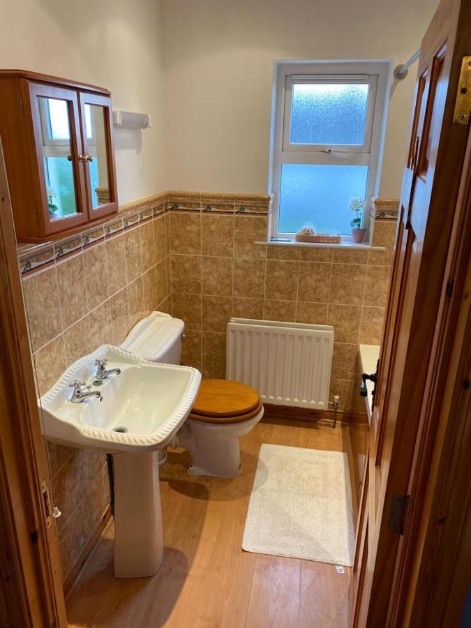 Primrose Cottage, Bushmills - Cosy Self Catering Property Exterior photo